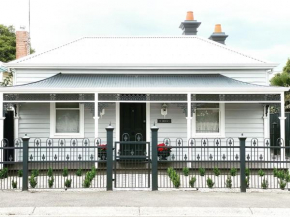 Saint Brides - Superior Boutique Accomodation - STEPS TO PAKINGTON STREET